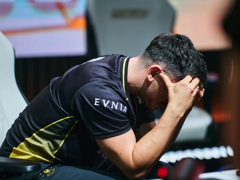 B8 Completes 2-1 Comeback to Defeat Vitality, Sending Them to the Lower Bracket and Advancing to the EWC Playoffs