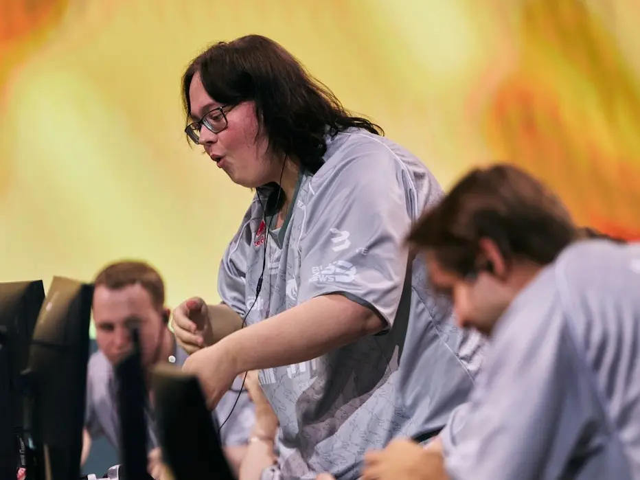 magixx: I told S0tF1k that there's a reason I save all my grenades for teammates to throw in the outer area
