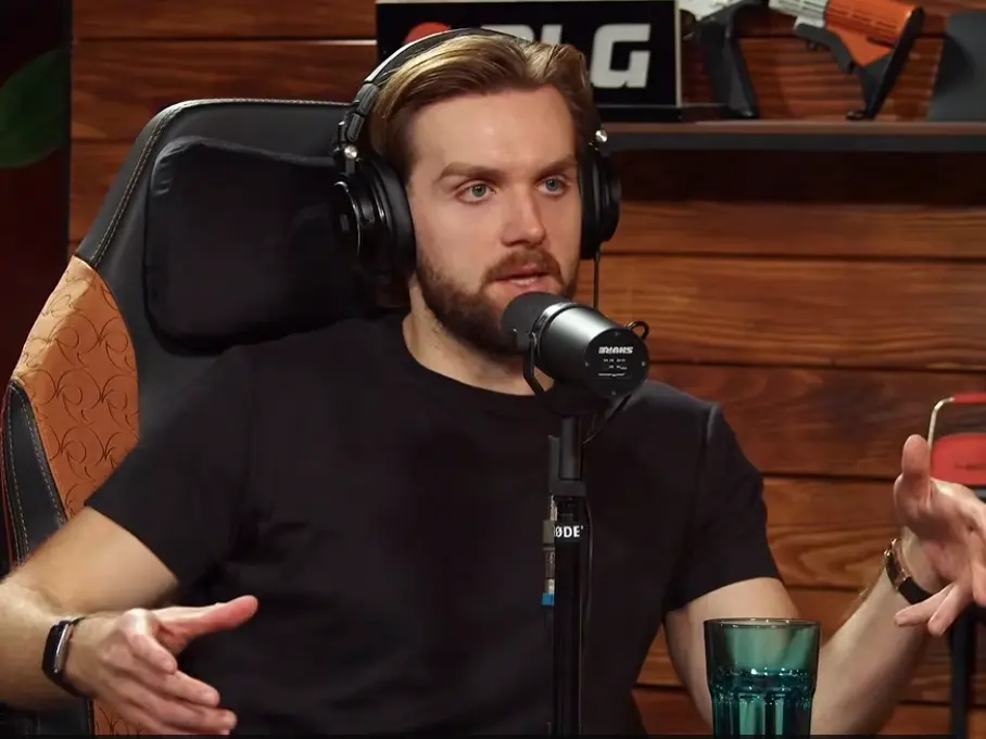 NiKo on benching k3: k3 can't handle pressure and ignores teammate feedback, while karrigan is willing to sacrifice and can unlock players' potential