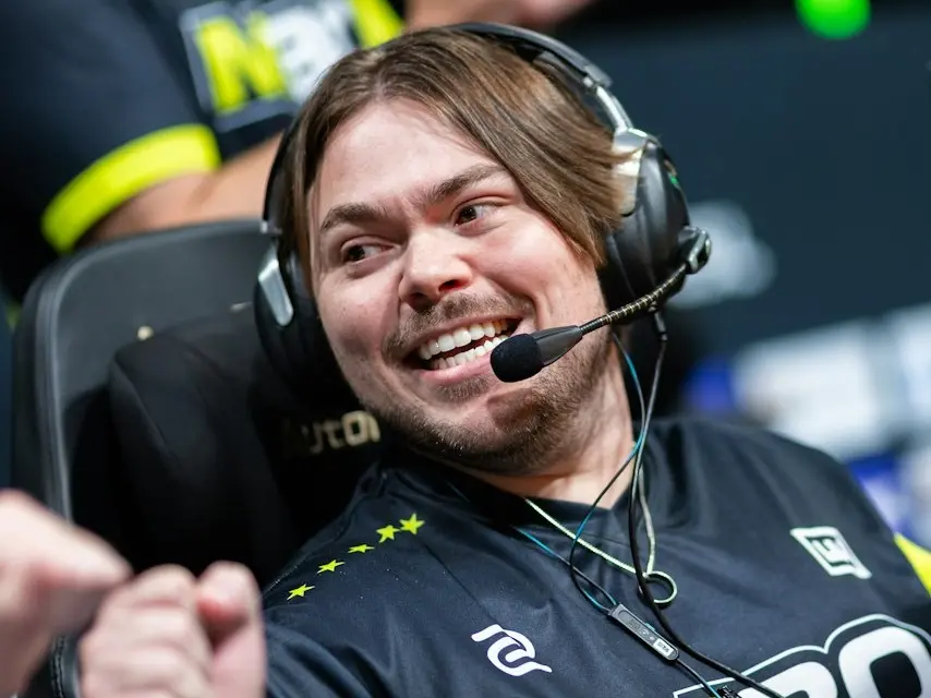 Swisher: Valve generally doesn't change its decisions easily, but everyone still hopes the Major sticker system can be adjusted